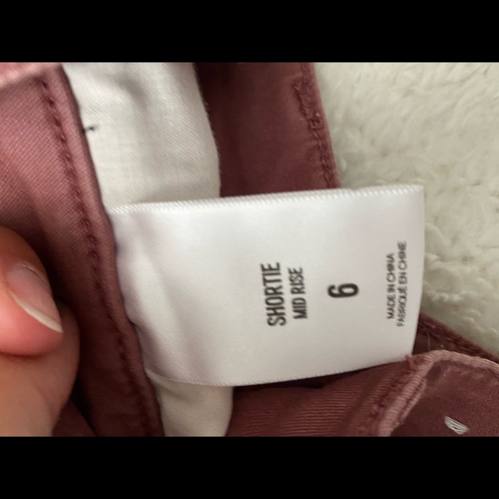Embroidered shorts - Picture 3 of 3